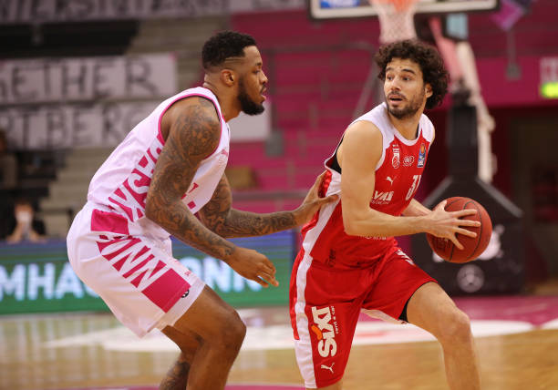 格兰足坛的 格兰足坛的