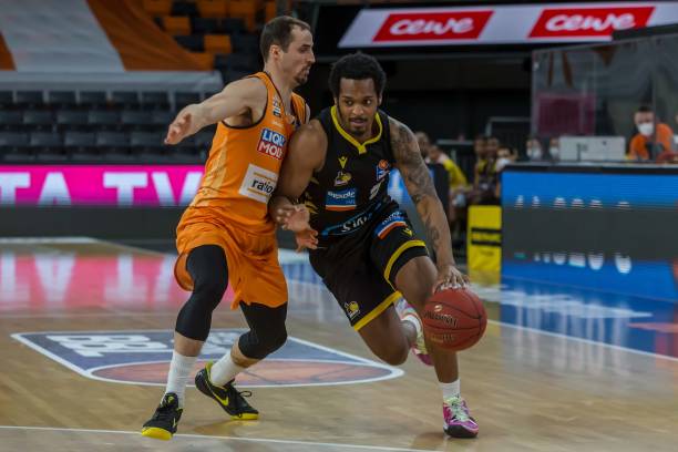 中对他们更 中对他们更